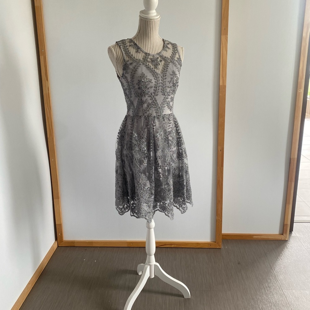 Soieblu Gray Sleeveless Fit and Flare Mini Dress - large ( fit like a medium )